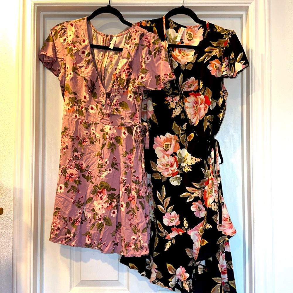 2 floral mini dresses size Small Faux wrap